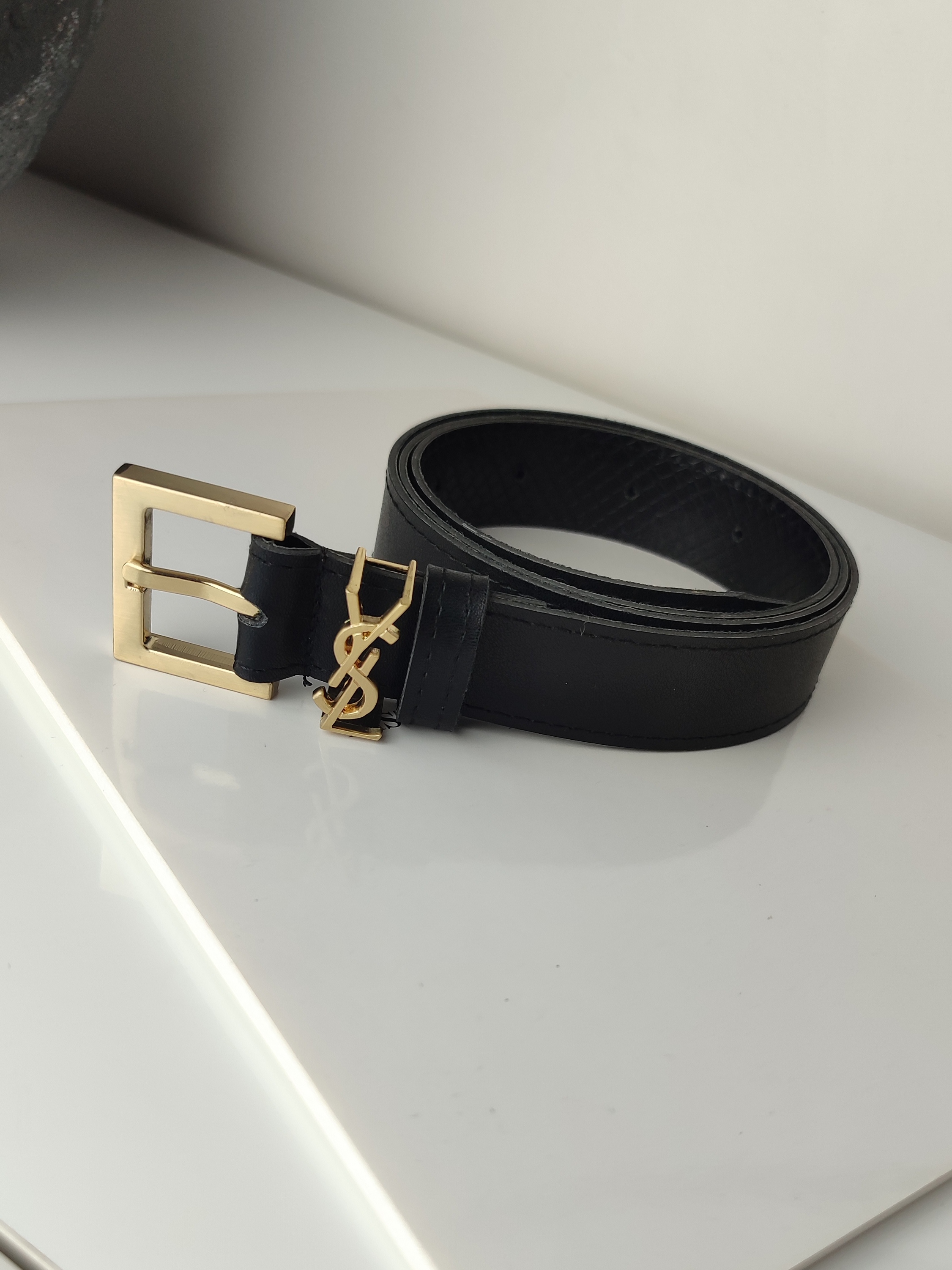 کمربند چرم زنانه ایوسن لورن ۲ ونیم سانتی سگک طلایی